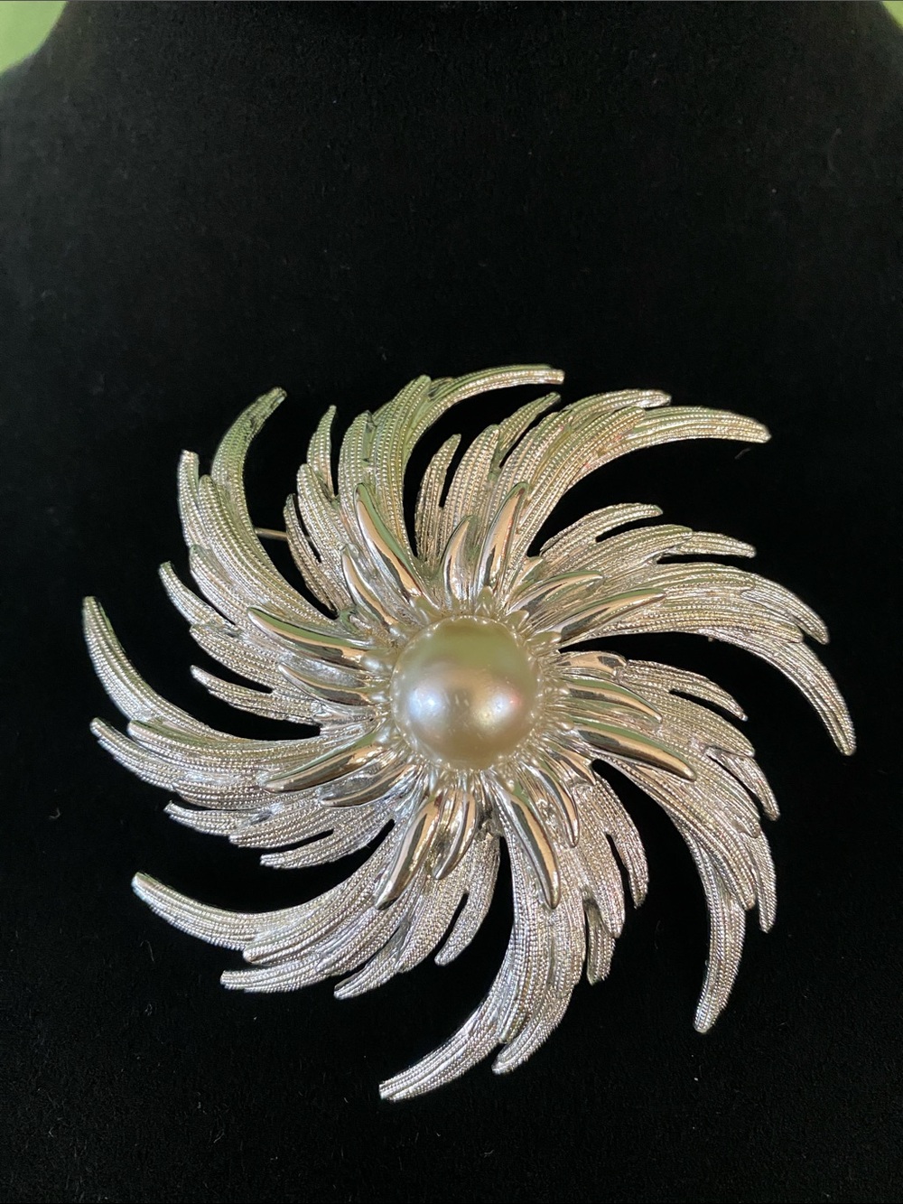 Sarah Coventry Silver-Tone Radiant Pearl Burst Brooch